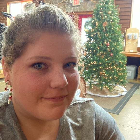 Meet your Posher, Anna - Picture 2 of 2